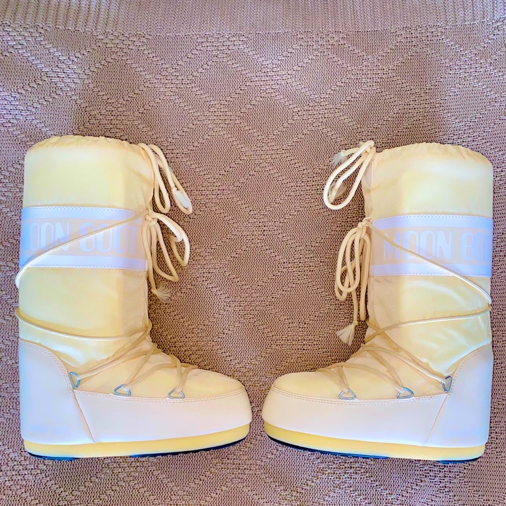 Moon boots